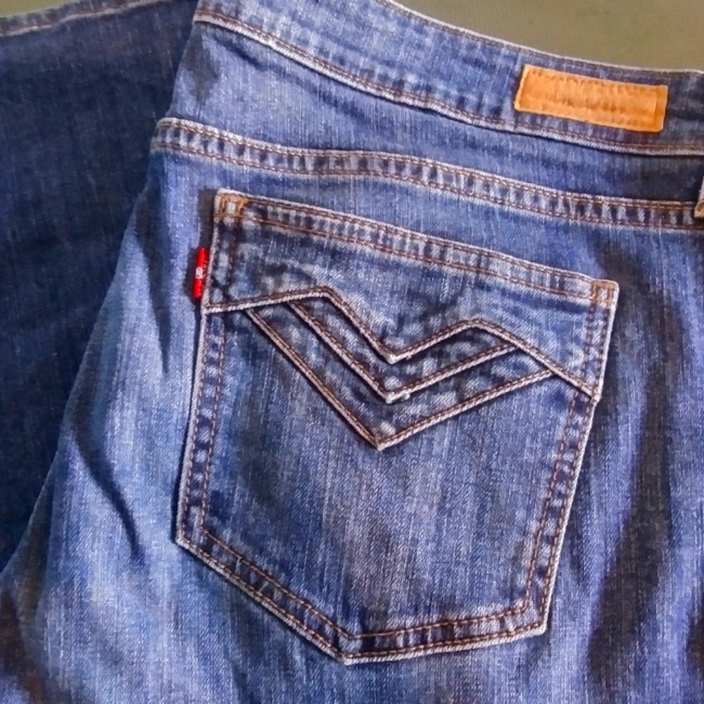 LEVI Signature JEANS 👖Curvy Bootcut Size 16L